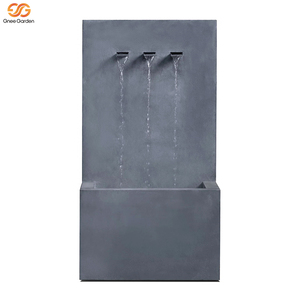 Fontaine de jardin rectangulaire durable en métal noir à 3 jets, rideau de pluie, CE, à brancher, pour extérieur - Product Image 1