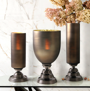 AK แจกันดอกไม้ทำจากโลหะทำจากทองเหลืองดีไซน์ทันสมัยฐานเคลือบสีเงินสไตล์โบราณพร้อมกระจกด้านบนสำหรับตกแต่งภายในร้านคาเฟ่/ของตกแต่งบ้าน - Product Image 2