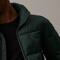 Veste matelassée à col montant avec logo personnalisé, motif forêt nocturne, poignets en tricot côtelé, grandes poches chauffe-mains, veste d'hiver pour homme