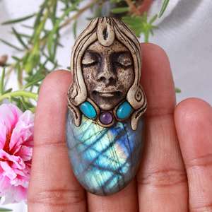 Pendentif unisexe classique en labradorite en argile polymère pour mariages et cultures hindouistes - Product Image 3