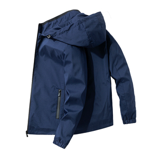 Chaqueta de invierno acolchada ajustada informal para hombre, forro de nailon satinado con forro polar, logotipo bordado, decoraciones con botones, características calentadas - Product Image 3