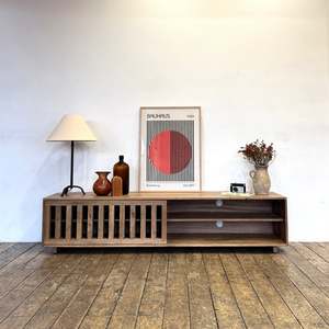 Soporte de TV moderno Caleb en madera de mango sólido marrón claro para sala de estar, dormitorio, comedor, hotel y apartamento (3 tamaños) - Product Image 5