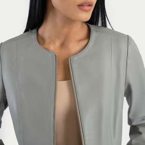 Chaqueta de Cuero Elixir Gris sin Cuello para la Temporada de Otoño - Product Image 5