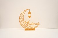 Panneau d'arche marocain en bois décoratif avec des motifs floraux islamiques complexes pour une décoration élégante de la maison pendant le Ramadan et l'Aïd