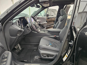 SUV hybride de luxe à transmission automatique AWD, 67 places, grand crossover, intérieur sport haut de gamme, en stock (Diesel gauche, R18, cuir) - Product Image 2