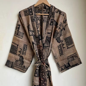 Bata de Seda Vintage para Mujer, Kimono Bohemio Hecho a Mano, Kimono Sari de Retales, Bata de Seda Reciclada, Unisex - Product Image 1