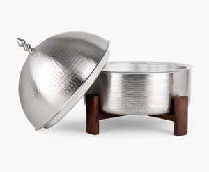 หม้อไฟโลหะคุณภาพพรีเมียมสีเงินเงา พร้อมดีไซน์สวยงามแบบกระจก เหมาะสำหรับงานเทศกาล งานแต่งงาน และงานปาร์ตี้ - Product Image 6