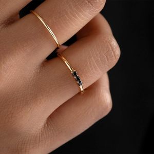 Anillo de boda de compromiso de ónix negro delicado redondo de Plata de Ley 925 para mujer - Product Image 2