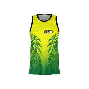 Gilets OEM GAA fabriqués au Pakistan avec un matériau en maille à séchage rapide, couleurs de l'équipe personnalisées et impression du logo pour les équipes de football gaélique - Product Image 1