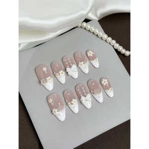 Pétales de fleurs pour mariée, autocollants élégants pour ongles, décalcomanies pour nail art pour mariées - Product Image 1