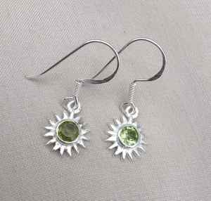 Boucles d'oreilles clous en péridot naturel effet soleil, argent sterling 925 plaqué or, certifiées IGI, pierre de naissance, bijoux élégants pour femme, cadeau - Product Image 5