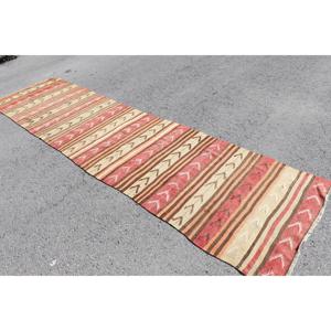 Alfombra turca de 3.2x12.5 pies, alfombra vintage, alfombra Kilim con motivos de plantas y árboles rojos. - Product Image 3