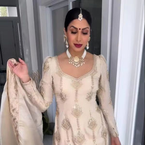 Derniers vêtements de fête de créateur Pure Chinon Silk Sequence Embroidery Work Haut et bas avec séquence Work & Lace Border Dupatta - Product Image 2