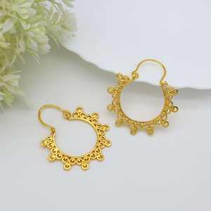 Vente en gros de boucles d'oreilles indiennes bijoux bohèmes boucles d'oreilles tribales pour femmes cerceau en laiton léger accessoires de boucles d'oreilles tribales à la mode - Product Image 4