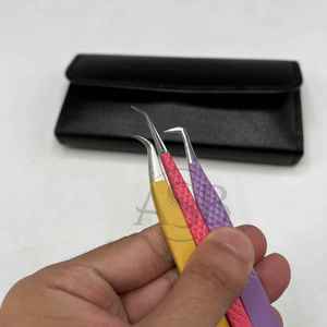 Pince à cils en acier inoxydable durable avec logo personnalisé solide adhérence 90 65 degrés pointu couleur personnalisée sans fibres professionnel - Product Image 1