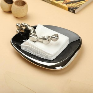 Servilletero de metal hecho a mano con diseño de aspecto lujoso y moderno con servilletero negro para hoteles y restaurantes - Product Image 1