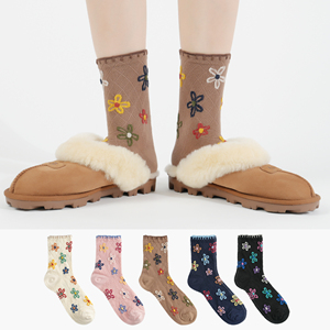 Chaussettes en coton pour femmes, tricotées, respirantes, décontractées, motif floral original, design mignon, chaussettes coréennes pour un usage quotidien - Product Image 1