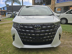 Toyota Alphard Híbrido 2.5L E-4WD 2024 Usado en Excelentes Condiciones - Product Image 2