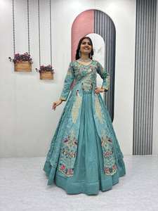 Top Corto de Seda Vichitra con Lehenga y Chal - Product Image 3