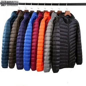 Chaqueta de invierno cálida para hombre de talla grande con diseños personalizados OEM, Abrigo acolchado de concha suave con cremallera, a prueba de viento, estilo a cuadros a la moda para hombre - Product Image 2