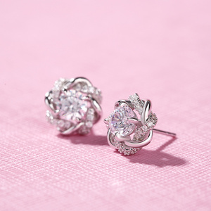 ต่างหูเจลิยา นอต ออฟ เลิฟ ฮาร์ท สีโรสโกลด์ประดับเพชร - Product Image 4