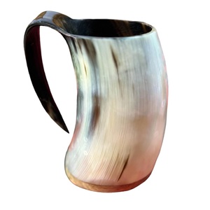Tasse en corne de style viking faite à la main de haute qualité avec enveloppe en cuir pour boire de la bière et de la bière au prix de gros - Product Image 3
