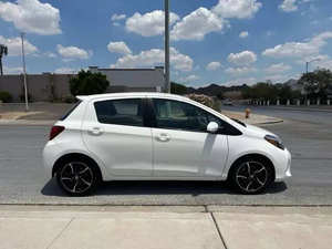 Voiture d'occasion de qualité et abordable, Toyota Yaris 2017, conduite à gauche - Product Image 5