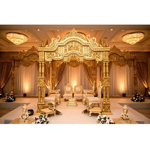 Mandap de Madera Dorado Premium para Bodas Indias, Pilares Reales para Bodas Gujarati, Escenario para Bodas Sankheda, Mandap para Bodas en Australia - Product Image 1