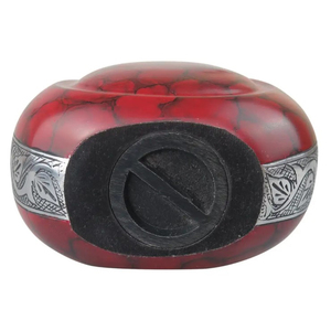 Urne funéraire rouge en métal en laiton avec finition élégante parfaite pour les cendres adultes et le mini stockage de souvenirs par AYAANS - Product Image 3