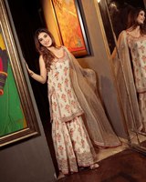 Magnifique ensemble ethnique à col en V en soie Georgette pure et viscose, avec sharara et dupatta, inspiré des actrices célèbres de Bollywood, à petit budget.