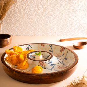 Plateau de service en bois rond à imprimé floral en laiton AK dans un plateau personnalisé multicolore pour accessoires de vaisselle/ustensiles de cuisine - Product Image 1