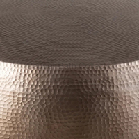 Table basse argentée de luxe de haute qualité avec élégant salon moderne parfait en aluminium antique martelé durable et robuste