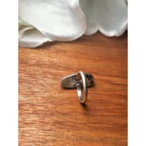Anillo Artesanal Navajo, Coleccionable Cultural, con Búfalo Blanco y Plata de Ley, Talla 6.25 - Product Image 5