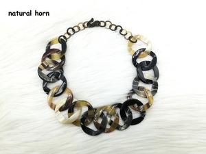 Collar de Lujo Hecho a Mano con Cuerno de Búfalo, Joyería Natural y Sostenible para Mujer, Alta Calidad - Product Image 3