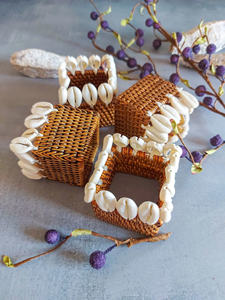 Servilleteros cuadrados de ratán Natural de estilo rústico con concha para la decoración de su Mesa hecha en Vietnam - Product Image 2