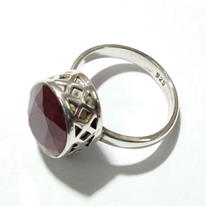 Bague en argent sterling 925 avec pierre précieuse en rubis naturel, faite à la main, forme ovale facettée, bague statement pour femmes - Product Image 5