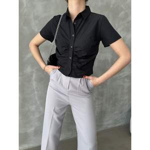 เสื้อเบลาส์และเสื้อเชิ้ตผู้หญิง Topshow สีดำ ดีไซน์จับจีบด้านหน้า มีจำหน่ายราคาส่ง - Product Image 3