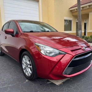 Voiture d'occasion de qualité et abordable, Toyota Yaris iA rouge 2017, conduite à gauche - Product Image 1