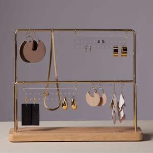 Soporte organizador de joyería de metal duradero y elegante con múltiples ganchos para colgar collares y almacenar anillos con elegancia - Product Image 4