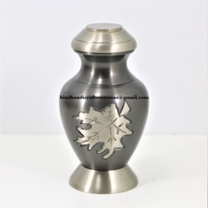 Urna de cremación de recuerdo de metal de latón de la mejor calidad para cenizas humanas, suministros funerarios, urnas de cremación simbólicas de fabricante indio - Product Image 3