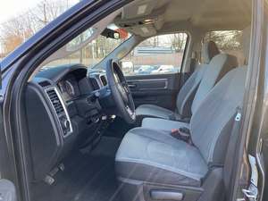 Camioneta RAMM 1500 Classic SLT RWD 2024 Usada en Excelentes Condiciones - Product Image 3