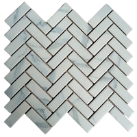 Carreaux de mosaïque en porcelaine à chevrons brillants de style design moderne, aspect brique Carrara, antibactériens, pour murs et sols d'hôtel
