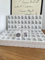Set Mahjong Seni Garis Gadis Bunga Putih Gading Premium dengan Pola Gadis Artistik untuk Hadiah Liburan Khusus