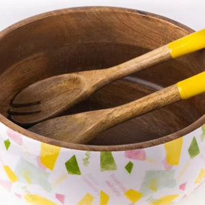 Ensaladera de madera hecha a mano con estampado de esmalte Cuenco de servicio sostenible y ecológico para una cocina y comedor saludables - Product Image 1
