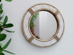 Miroir mural moderne en résine naturelle très demandé pour la chambre à coucher, la coiffeuse ou l'entrée, disponible au prix d'usine en Inde - Product Image 3