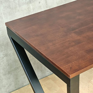 Escritorio Moderno Minimalista KConcept HBKC003 de 140x60cm, Muebles de Oficina con Patas de Hierro Ensambladas para Uso en Dormitorio - Product Image 3
