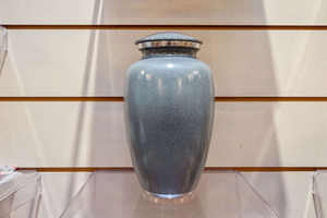 Urna de cremación de aluminio y latón superior para cenizas humanas Suministros funerarios Urna de cenizas de cremación de metal a precio mayorista Hecho en India - Product Image 6