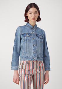 Chaqueta de mezclilla de camionero para mujer de calidad Premium Never Fade Bolsillos en el pecho Cierre de botones diseñado para mujeres para toda la comodidad de las estaciones - Product Image 6