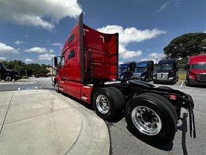 Heavy Duty Long Haul Semi <b>Truck</b> Tractor Head 6x4 Raised Roof Sleeper Diesel Freight Transport <b>Truck</b> - Product Image 3