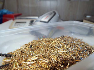 Pines chapados en oro y chatarra de CPU de cerámica en venta - Product Image 5